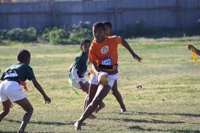 Kleuters baljaar op rugbyveld